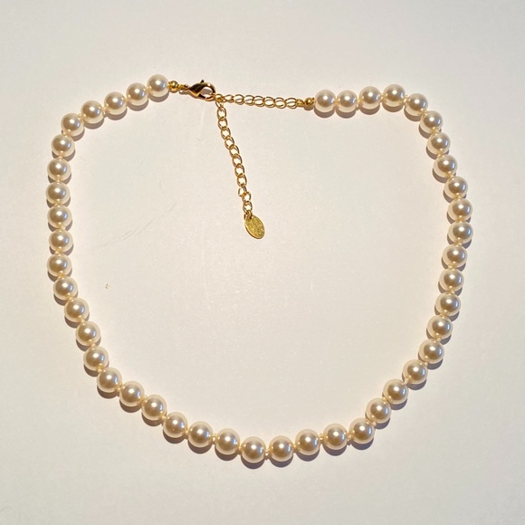 White Pearl Necklace - Picture 4 of 5